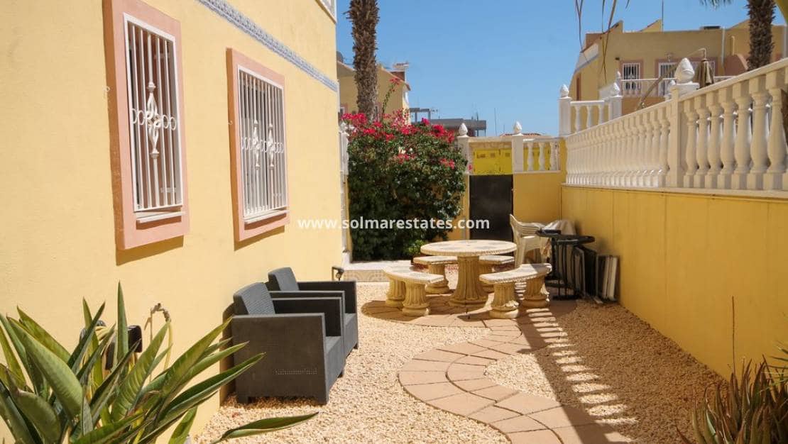 3 slaapkamer Halfvrijstaande villa te koop in Villamartin met zwembad garage - € 235.000 (Ref: 10165551)
