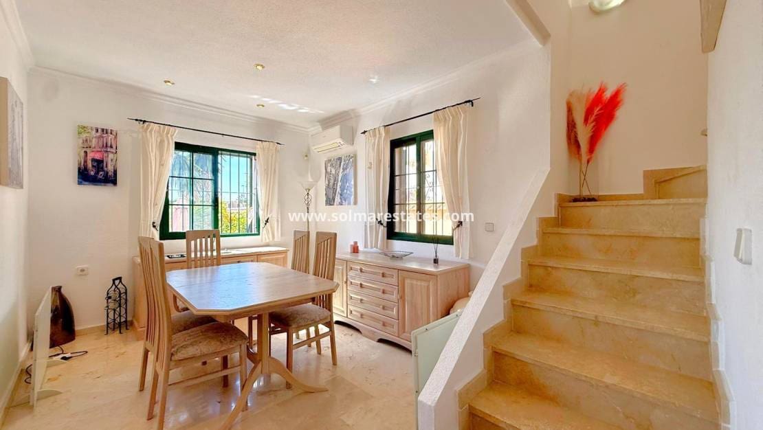 6 camera da letto Villa in vendita in Villamartin con piscina - 475.000 € (Rif: 10165553)