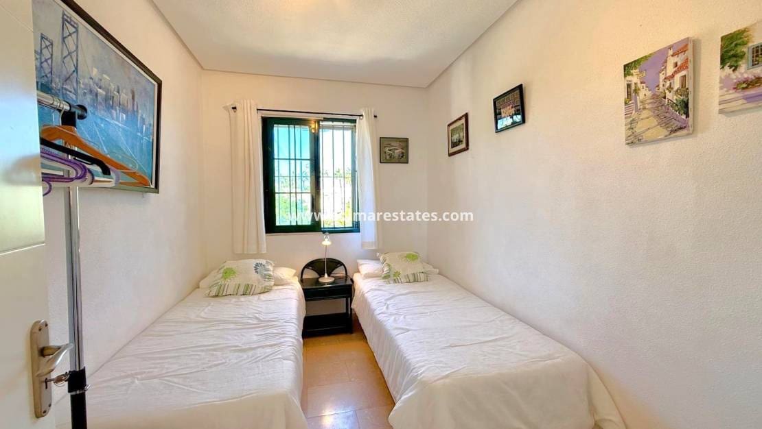 6 camera da letto Villa in vendita in Villamartin con piscina - 475.000 € (Rif: 10165553)