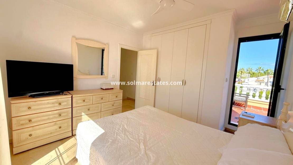 6 camera da letto Villa in vendita in Villamartin con piscina - 475.000 € (Rif: 10165553)