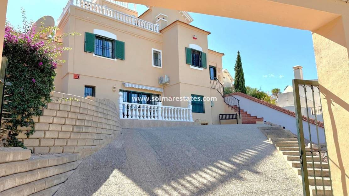 6 camera da letto Villa in vendita in Villamartin con piscina - 475.000 € (Rif: 10165553)