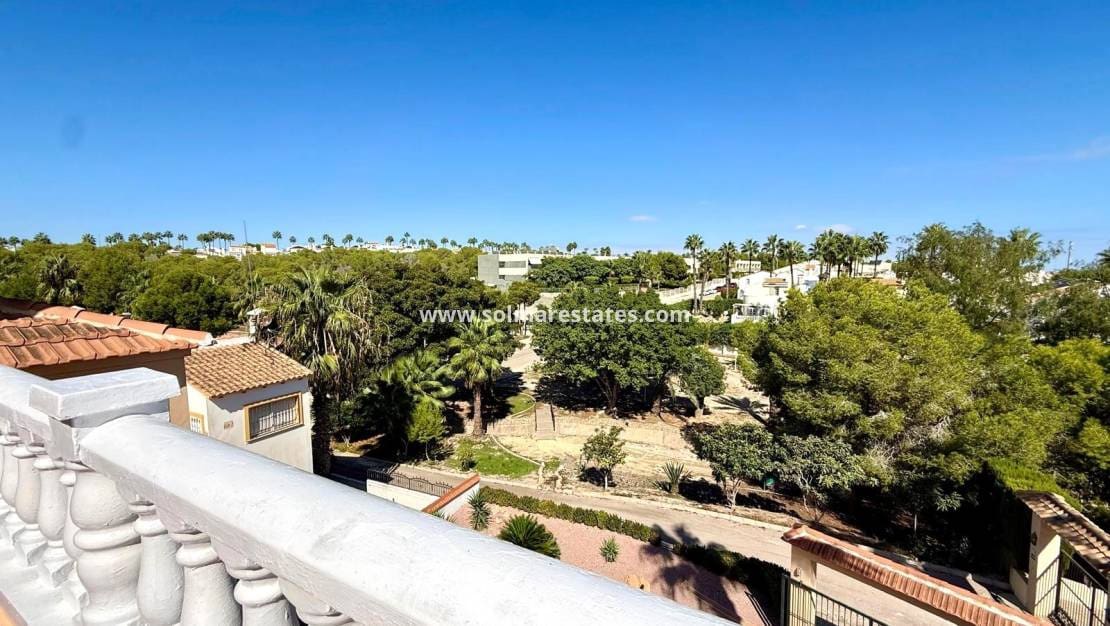 6 camera da letto Villa in vendita in Villamartin con piscina - 475.000 € (Rif: 10165553)