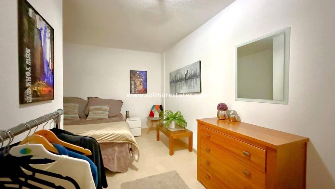 2 makuuhuone Huoneisto myytävänä paikassa Villamartin mukana uima-altaan 
autotalli - 279 000 € (Ref: 10165554)