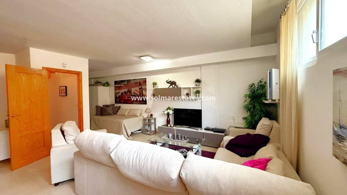 2 makuuhuone Huoneisto myytävänä paikassa Villamartin mukana uima-altaan 
autotalli - 279 000 € (Ref: 10165554)