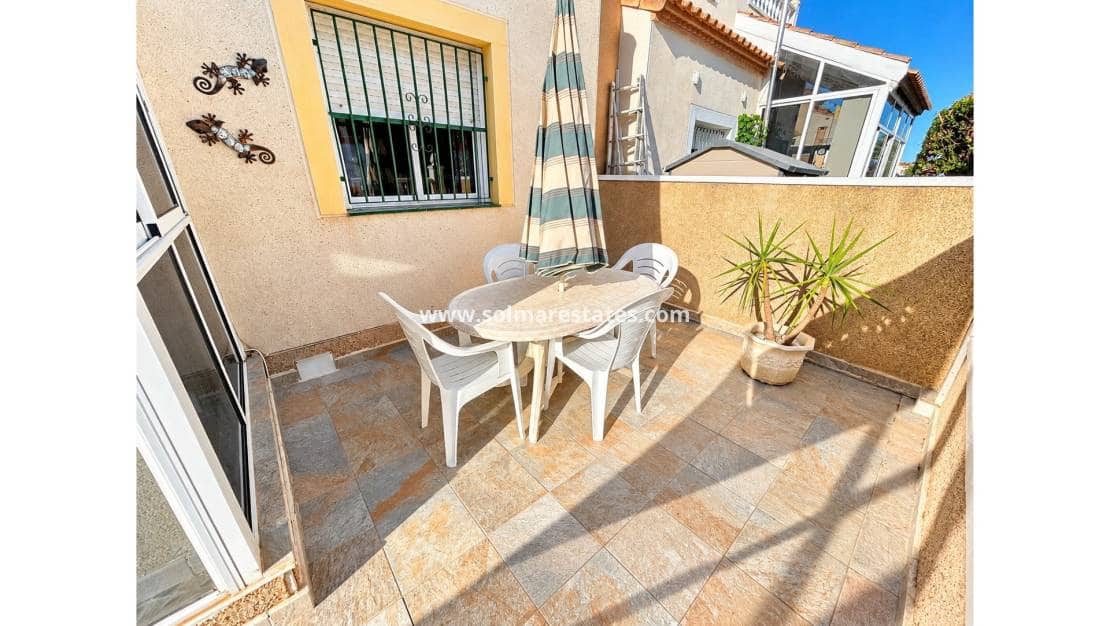 3 soveværelse Semi-Rækkehus til salg i Algorfa med swimmingpool garage - € 175.000 (Ref: 10165556)