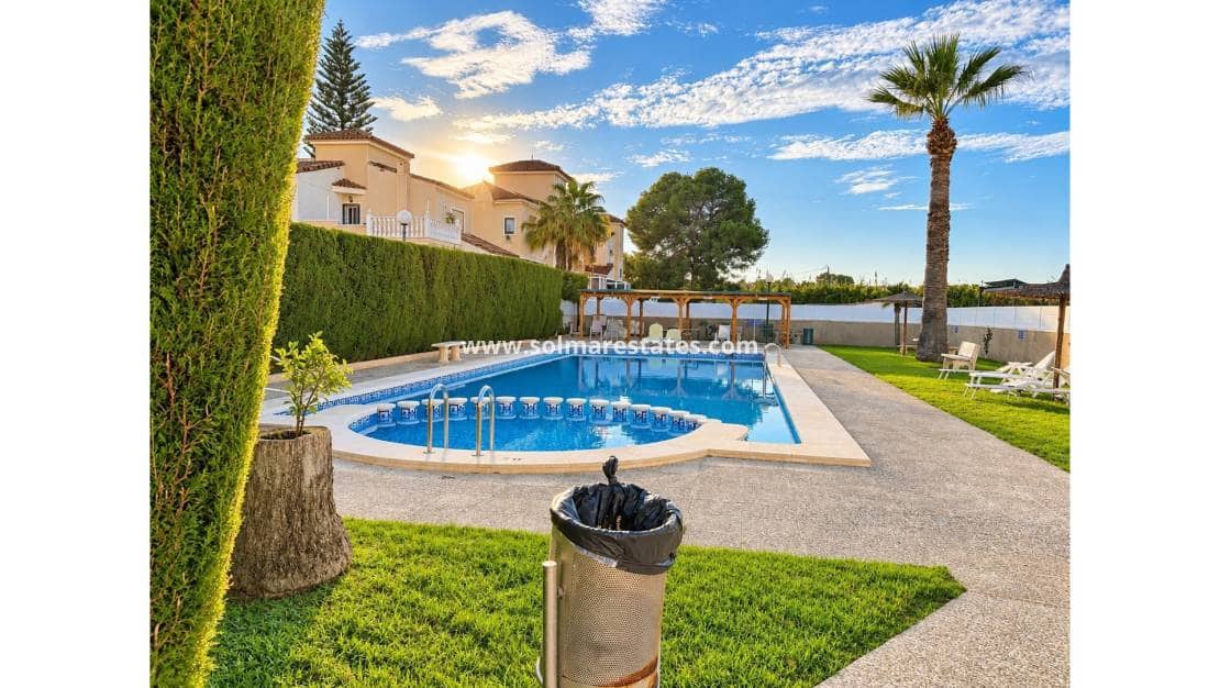 3 soveværelse Semi-Rækkehus til salg i Algorfa med swimmingpool garage - € 175.000 (Ref: 10165556)