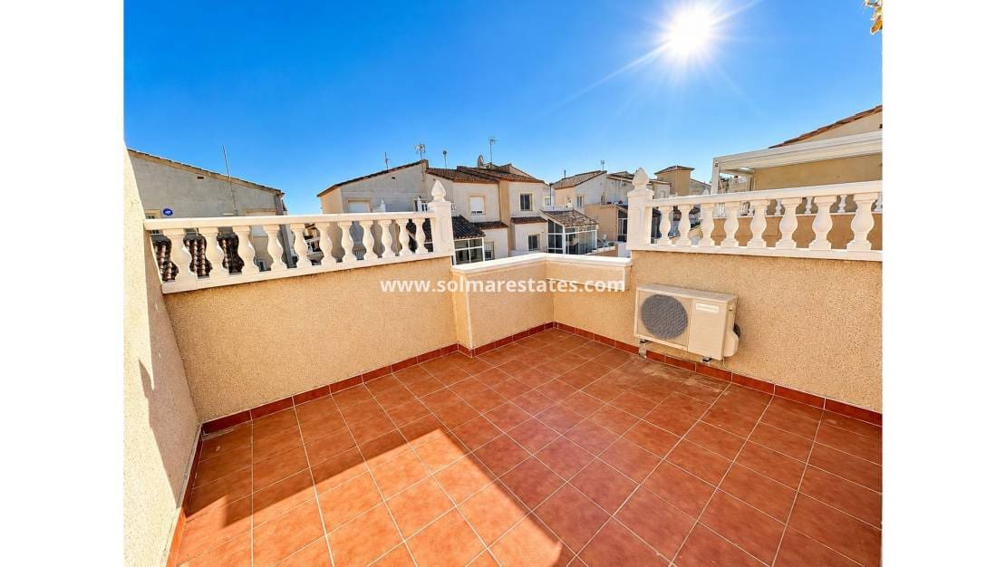 3 soveværelse Semi-Rækkehus til salg i Algorfa med swimmingpool garage - € 175.000 (Ref: 10165556)