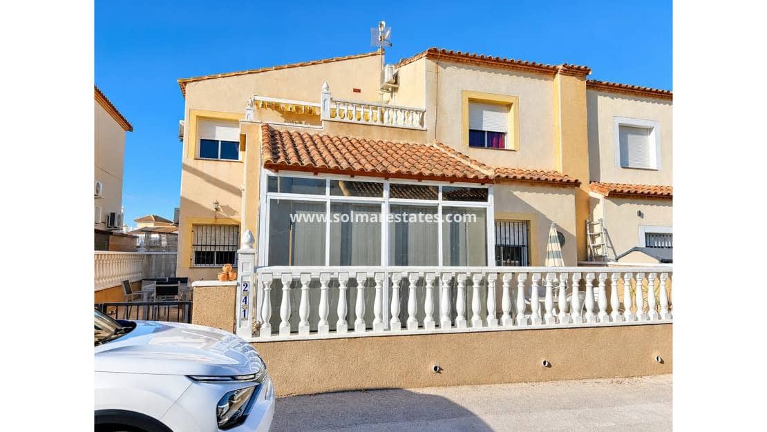 3 soveværelse Semi-Rækkehus til salg i Algorfa med swimmingpool garage - € 175.000 (Ref: 10165556)
