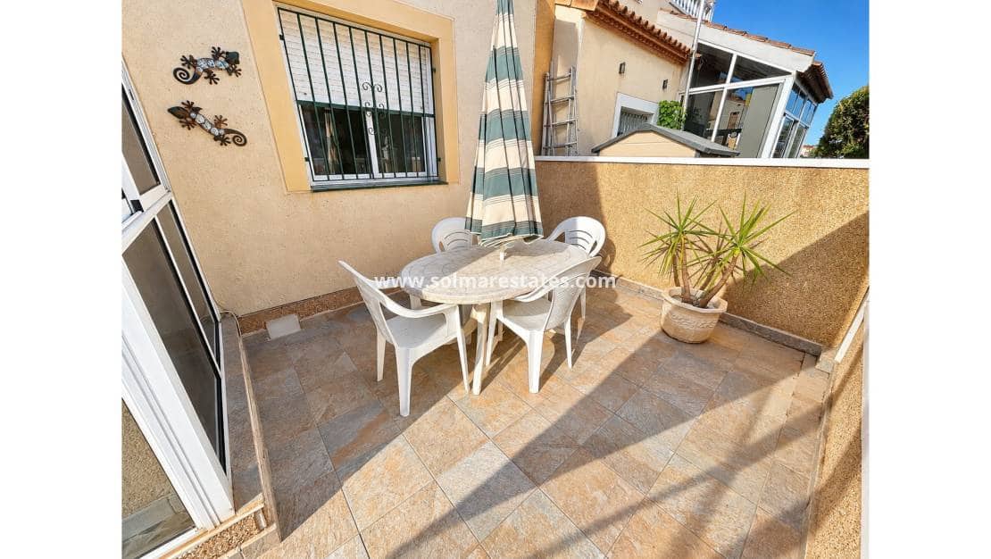 3 soveværelse Semi-Rækkehus til salg i Algorfa med swimmingpool garage - € 175.000 (Ref: 10165556)