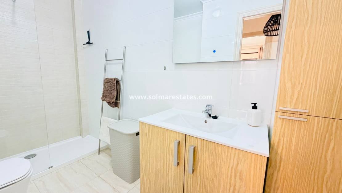 2 bedroom Bungalow for sale in Daya Vieja with pool - € 179,000 (Ref: 10167085)