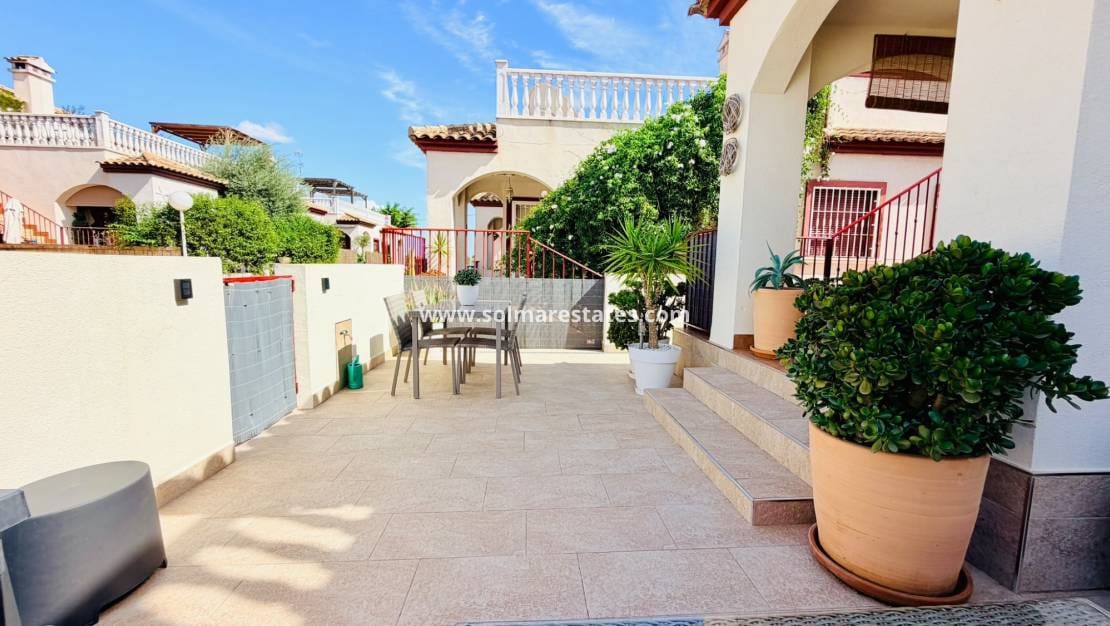 2 bedroom Bungalow for sale in Daya Vieja with pool - € 179,000 (Ref: 10167085)