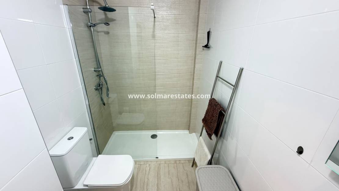 2 bedroom Bungalow for sale in Daya Vieja with pool - € 179,000 (Ref: 10167085)