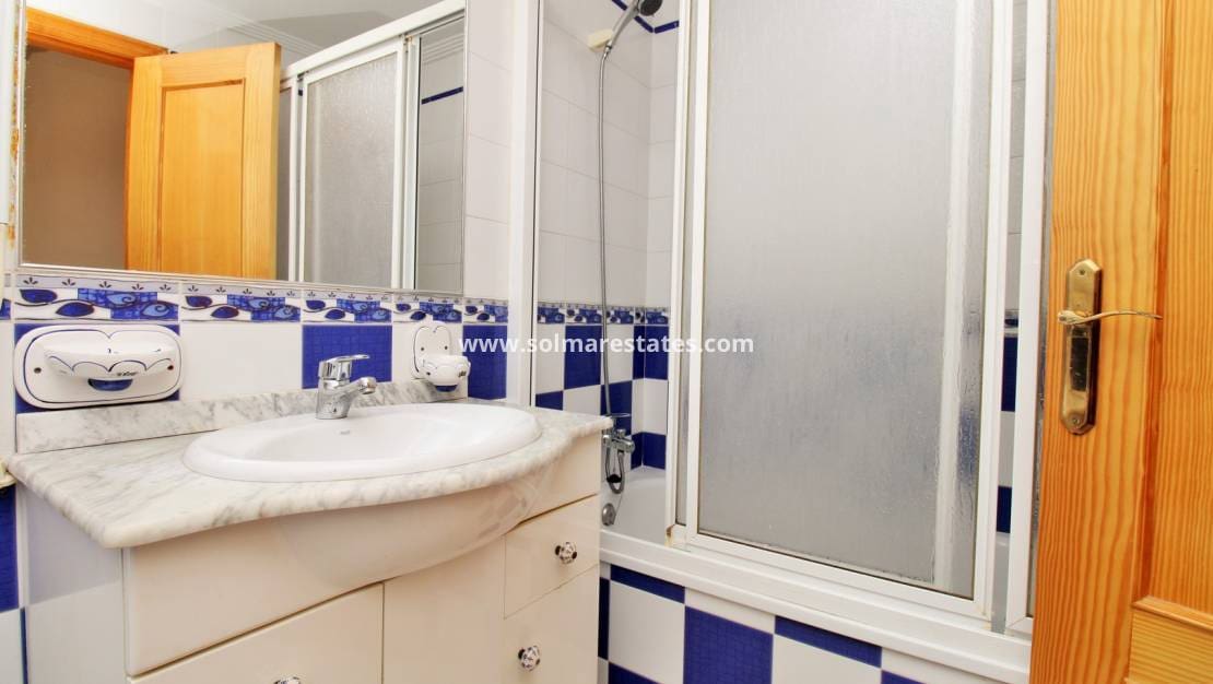 3 chambre Appartement à vendre à Playa Flamenca avec piscine garage - 169 000 € (Ref: 10167087)