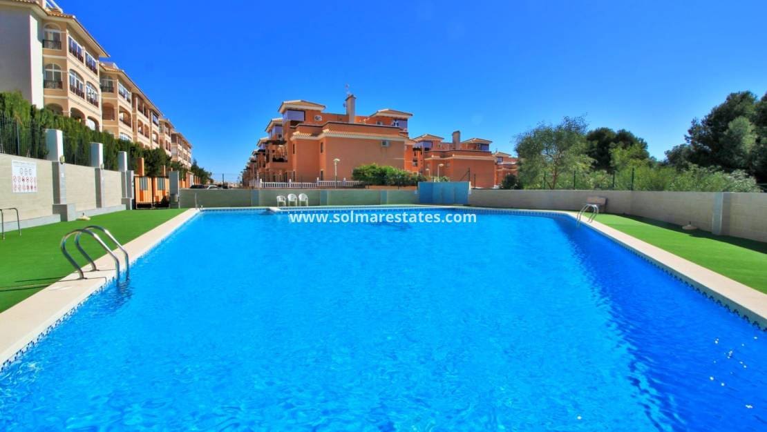 3 chambre Appartement à vendre à Playa Flamenca avec piscine garage - 169 000 € (Ref: 10167087)