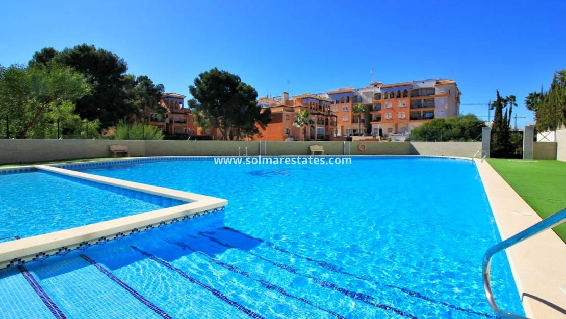 3 chambre Appartement à vendre à Playa Flamenca avec piscine garage - 169 000 € (Ref: 10167087)