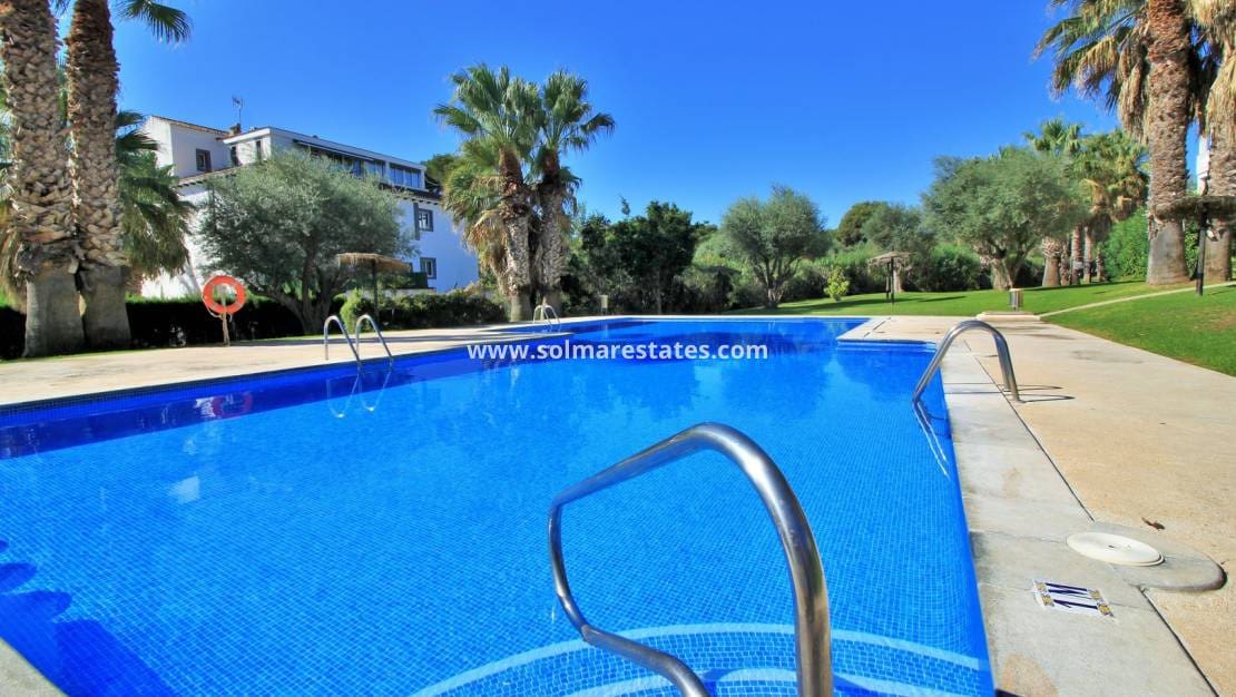 2 Zimmer Apartment zu verkaufen in Villamartin mit Pool - 159.950 € (Ref: 10167089)