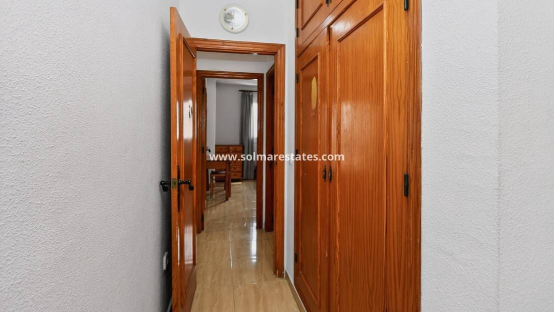 2 Zimmer Apartment zu verkaufen in Villamartin mit Pool - 159.950 € (Ref: 10167089)