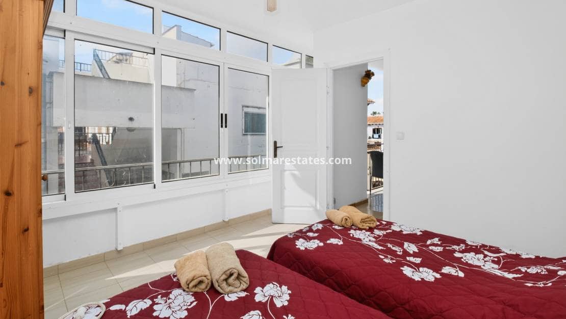 2 Zimmer Apartment zu verkaufen in Villamartin mit Pool - 159.950 € (Ref: 10167089)