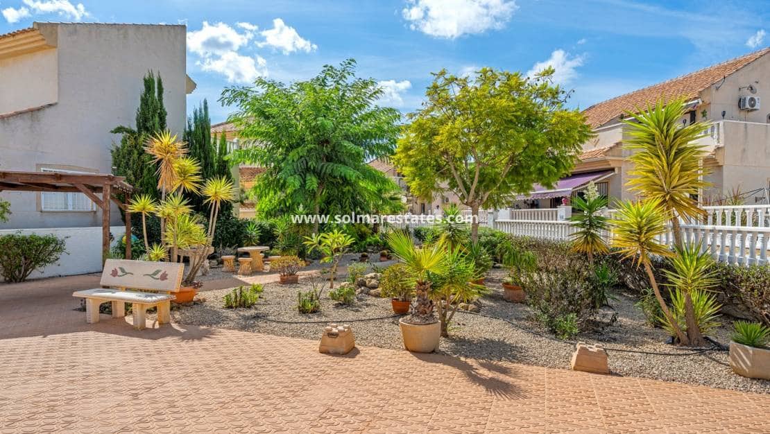 2 soveværelse Semi-Rækkehus til salg i Ciudad Quesada med swimmingpool garage - € 169.000 (Ref: 10167091)