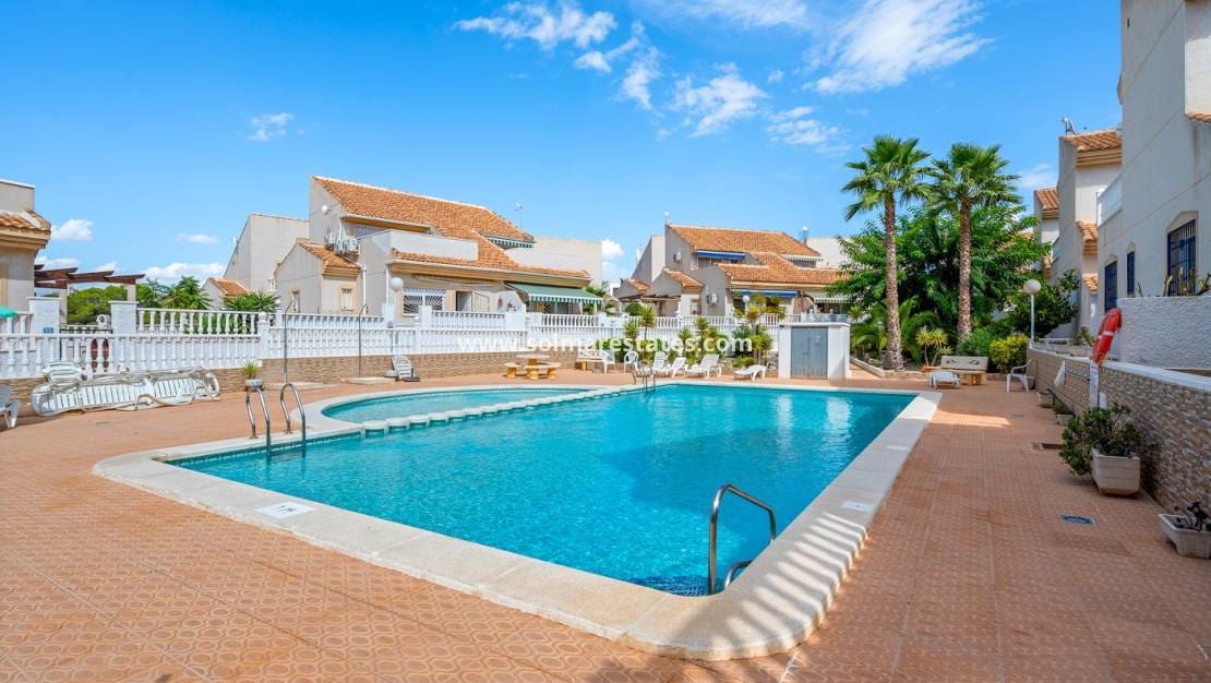 2 soveværelse Semi-Rækkehus til salg i Ciudad Quesada med swimmingpool garage - € 169.000 (Ref: 10167091)