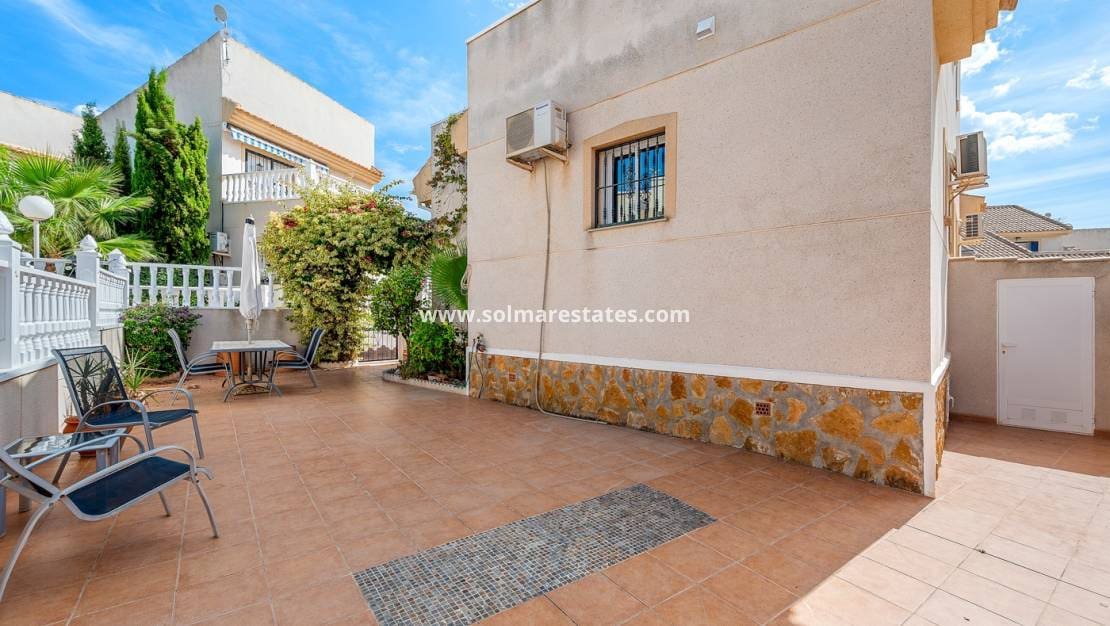 2 soveværelse Semi-Rækkehus til salg i Ciudad Quesada med swimmingpool garage - € 169.000 (Ref: 10167091)