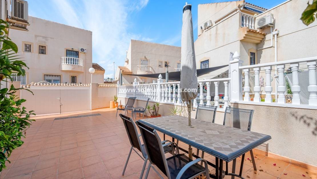 2 soveværelse Semi-Rækkehus til salg i Ciudad Quesada med swimmingpool garage - € 169.000 (Ref: 10167091)