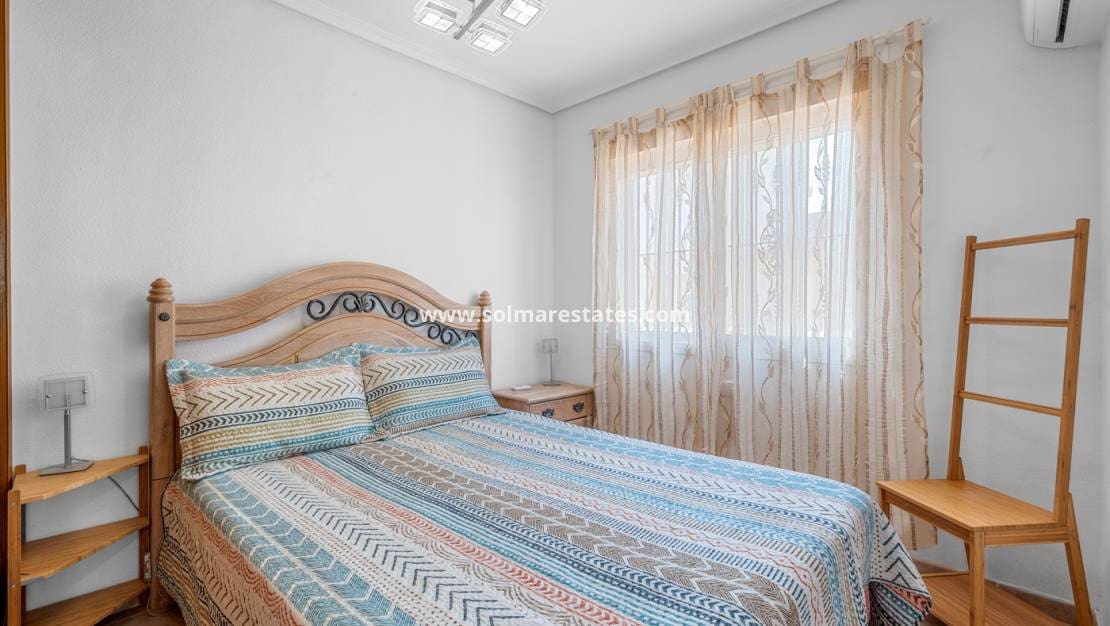 2 soveværelse Semi-Rækkehus til salg i Ciudad Quesada med swimmingpool garage - € 169.000 (Ref: 10167091)