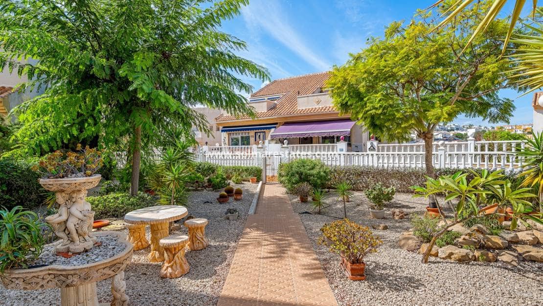 2 soveværelse Semi-Rækkehus til salg i Ciudad Quesada med swimmingpool garage - € 169.000 (Ref: 10167091)