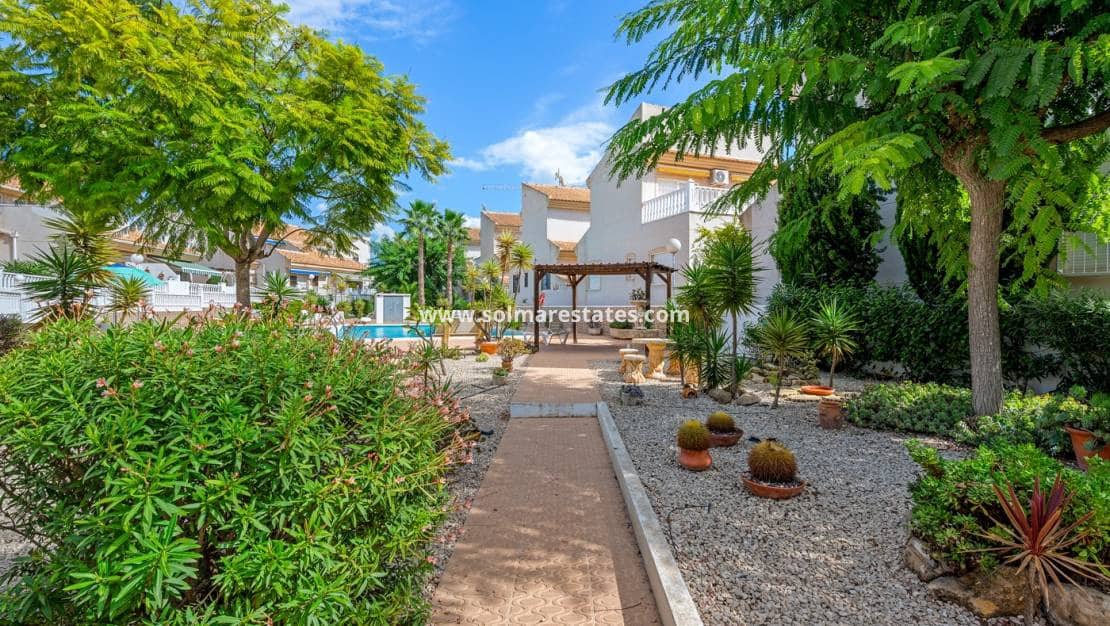 2 soveværelse Semi-Rækkehus til salg i Ciudad Quesada med swimmingpool garage - € 169.000 (Ref: 10167091)