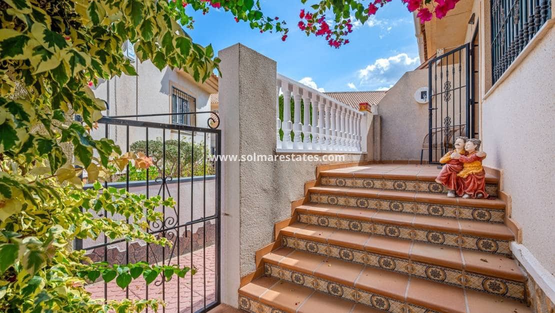 2 soveværelse Semi-Rækkehus til salg i Ciudad Quesada med swimmingpool garage - € 169.000 (Ref: 10167091)
