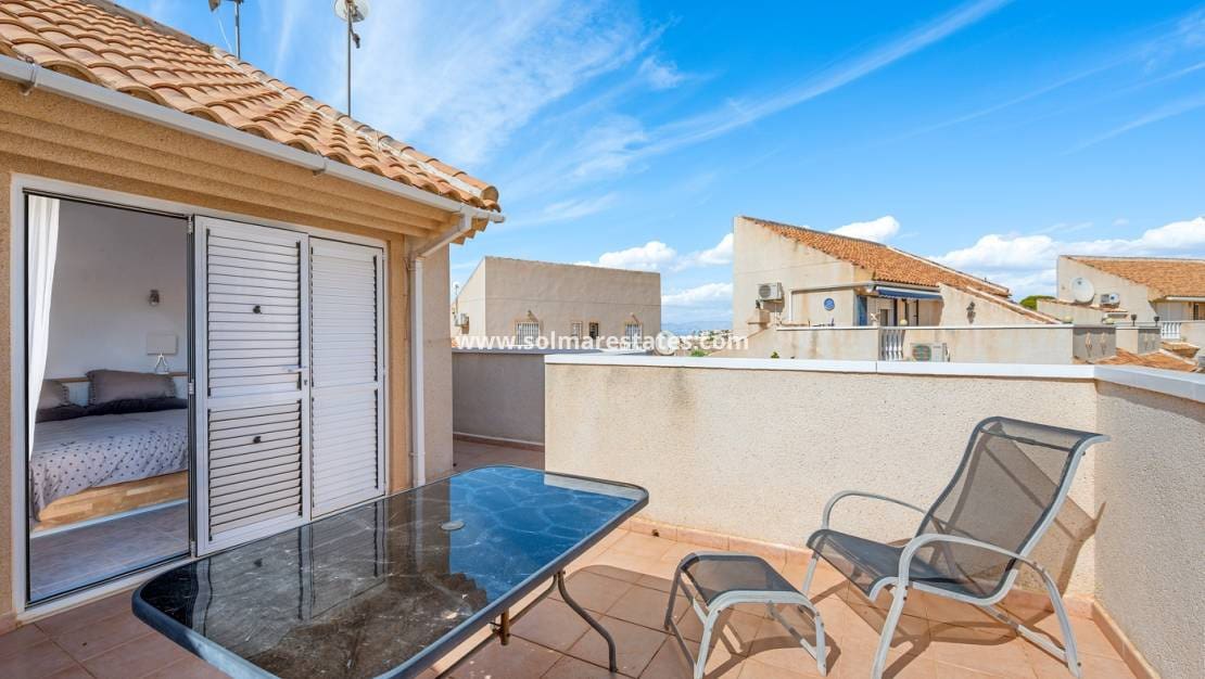 2 soveværelse Semi-Rækkehus til salg i Ciudad Quesada med swimmingpool garage - € 169.000 (Ref: 10167091)