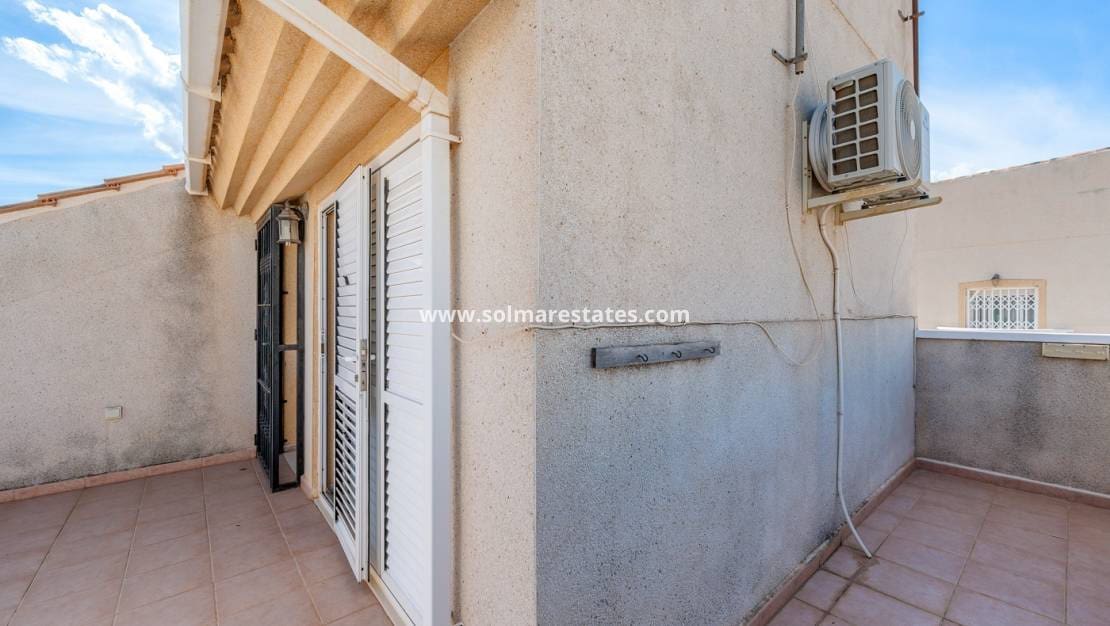 2 soveværelse Semi-Rækkehus til salg i Ciudad Quesada med swimmingpool garage - € 169.000 (Ref: 10167091)