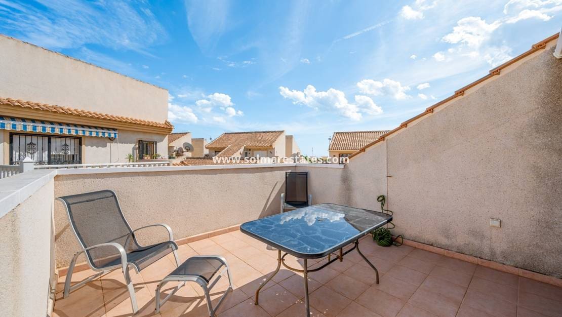 2 soveværelse Semi-Rækkehus til salg i Ciudad Quesada med swimmingpool garage - € 169.000 (Ref: 10167091)