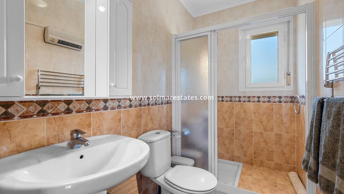2 soveværelse Semi-Rækkehus til salg i Ciudad Quesada med swimmingpool garage - € 169.000 (Ref: 10167091)