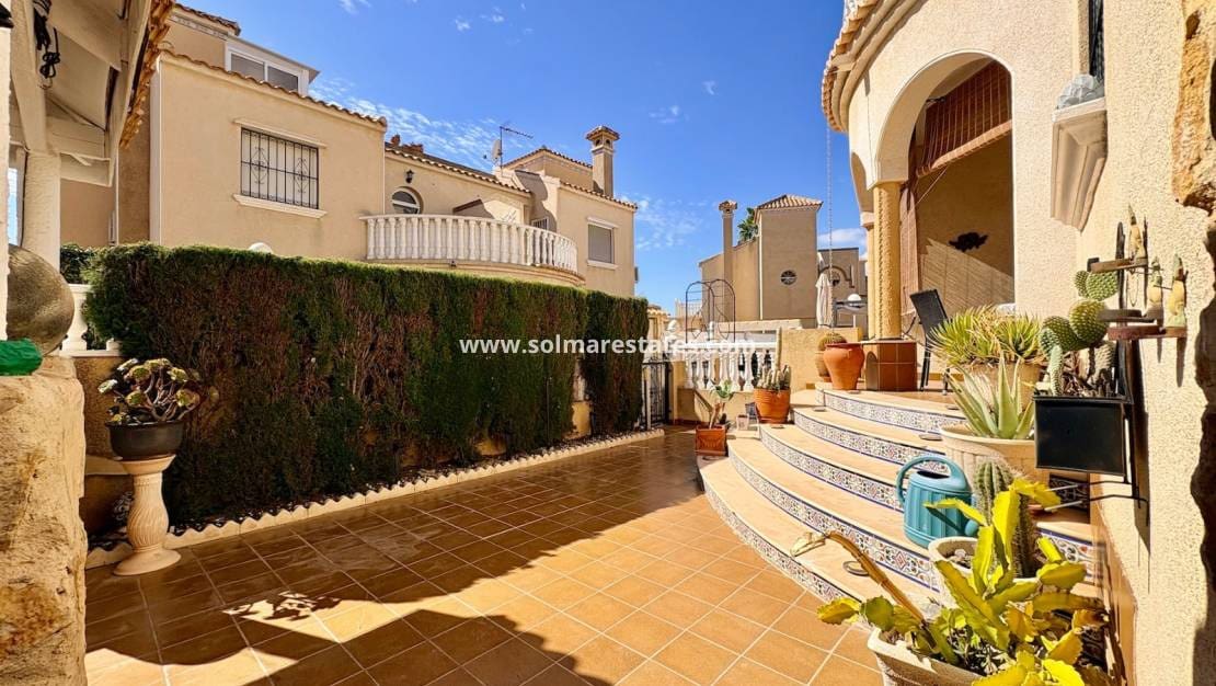 3 bedroom Terraced Villa for sale in Playa Flamenca with pool - € 225,000 (Ref: 10167094)