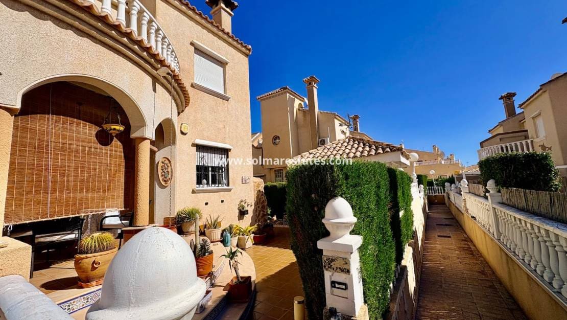 3 bedroom Terraced Villa for sale in Playa Flamenca with pool - € 225,000 (Ref: 10167094)
