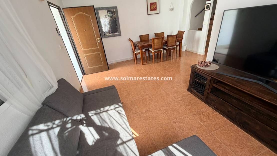 3 makuuhuone Rivitalo myytävänä paikassa Los Montesinos mukana uima-altaan - 180 000 € (Ref: 10167095)