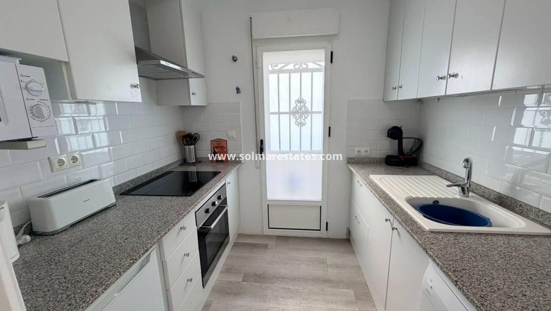 3 makuuhuone Rivitalo myytävänä paikassa Los Montesinos mukana uima-altaan - 180 000 € (Ref: 10167095)