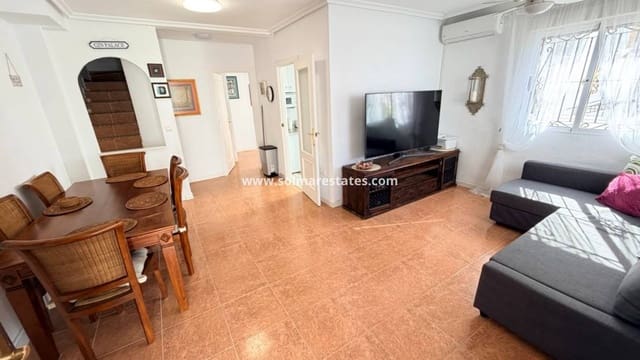 3 slaapkamer Rijtjeshuis te koop in Los Montesinos met zwembad - € 180.000 (Ref: 10167095)
