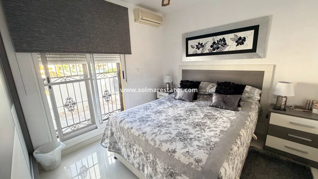 3 soverom Rekkehus til salgs i Los Montesinos med svømmebasseng - € 197 900 (Ref: 10167096)