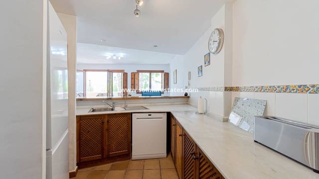 2 soveværelse Lejlighed til salg i Punta Prima, Torrevieja med swimmingpool garage - € 289.000 (Ref: 10170210)