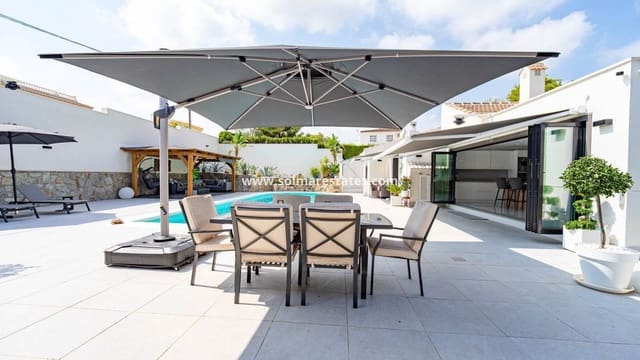 3 camera da letto Villa in vendita in Villamartin, Orihuela con piscina - 770.000 € (Rif: 10172089)