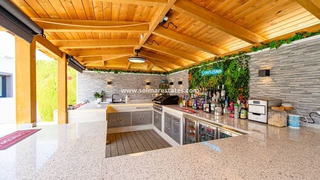 3 camera da letto Villa in vendita in Villamartin, Orihuela con piscina - 770.000 € (Rif: 10172089)
