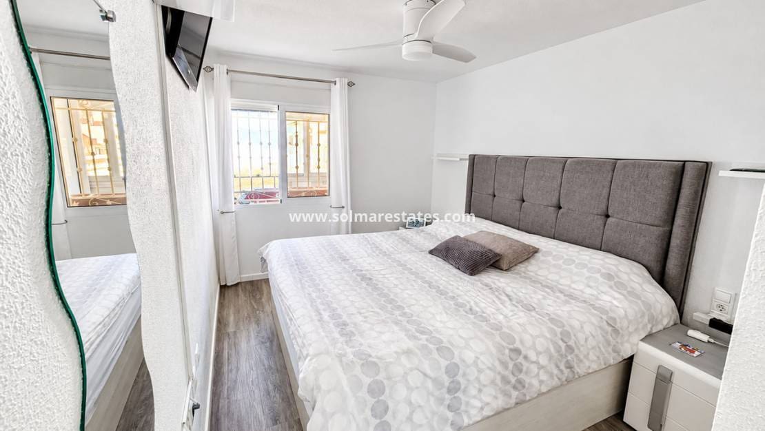 2 soveværelse Lejlighed til salg i Los Montesinos med swimmingpool garage - € 135.000 (Ref: 10172750)
