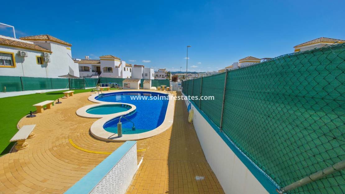 2 soveværelse Lejlighed til salg i Los Montesinos med swimmingpool garage - € 135.000 (Ref: 10172750)
