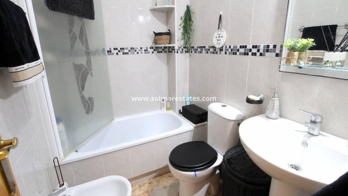 2 sypialnia Dom na sprzedaż w Villamartin z basenem - 179 500 € (Ref: 10175623)