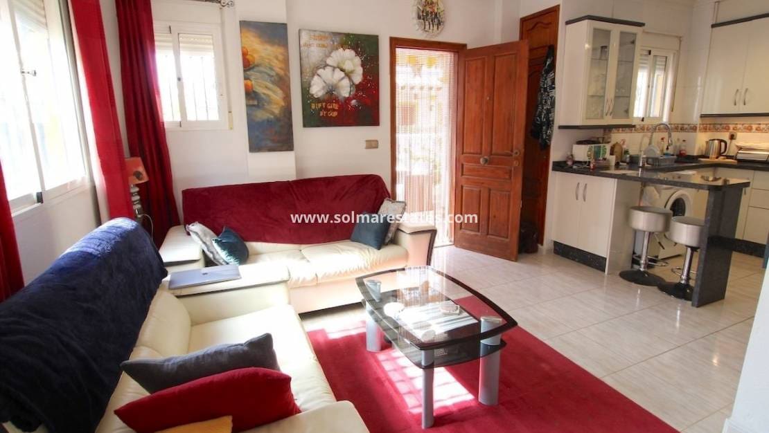 2 soverom Kjedet enebolig til salgs i Cabo Roig med svømmebasseng garasje - € 219 000 (Ref: 10175624)