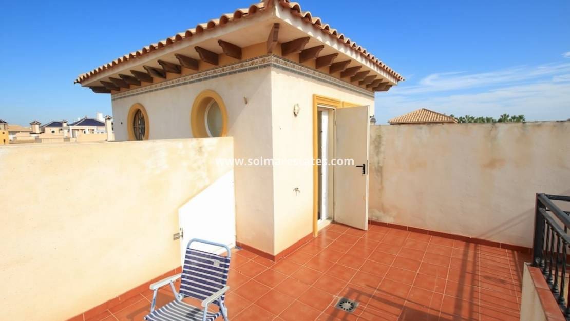 2 soverom Kjedet enebolig til salgs i Cabo Roig med svømmebasseng garasje - € 219 000 (Ref: 10175624)