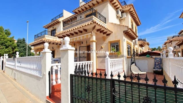 2 soverom Kjedet enebolig til salgs i Cabo Roig, Orihuela med svømmebasseng garasje - € 219 000 (Ref: 10175624)