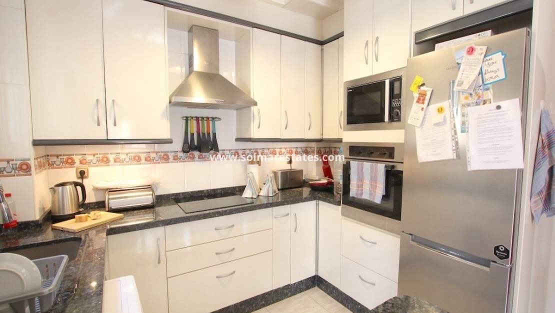 2 soverom Kjedet enebolig til salgs i Cabo Roig med svømmebasseng garasje - € 219 000 (Ref: 10175624)